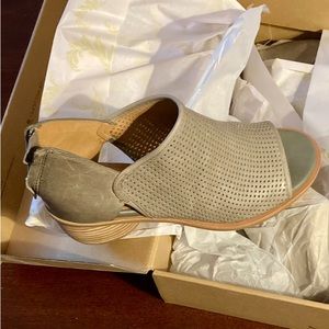 Sofft Carleigh Peep Toe Bootie Brand New Grey Size 9